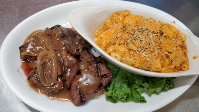 Steak Medallions with Mac'n'Cheese